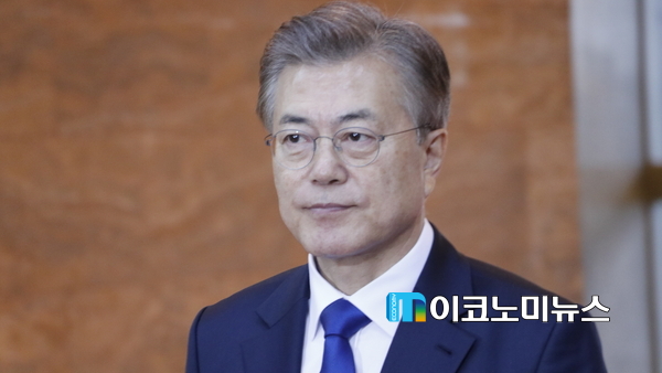 10일 국회에서 열린 취임식에 참석한 문재인 대통령(사진 M이코노미DB)