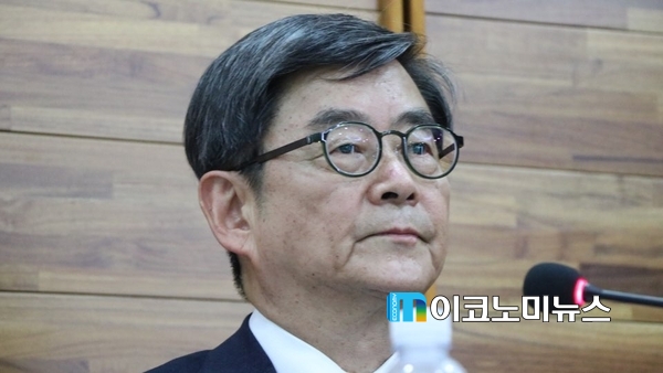 안경환 서울대학교 명예교수는 지난 16일 자신에 대한 비판 여론을 의식해 법무부장관 후보자에서 사퇴했다. / 사진 : 박홍기 기자