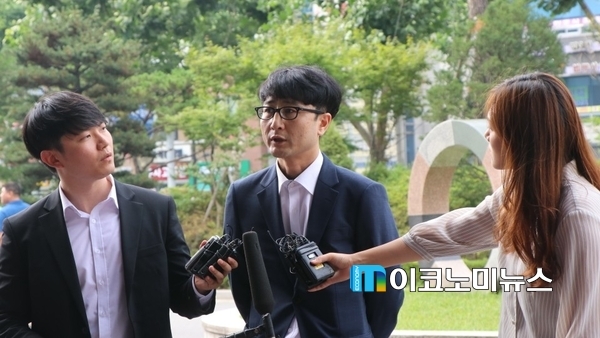이준서 전 최고위원이 지난 4일 조사를 받기 위해 검찰에 출석하고 있다.(M이코노미 사진DB)