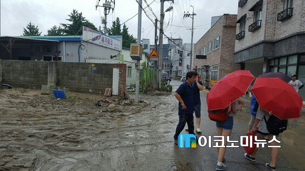홍수피해 입은 청주 흥덕구 비하동 인근 주택가 <사진 : 청주시민 제보>