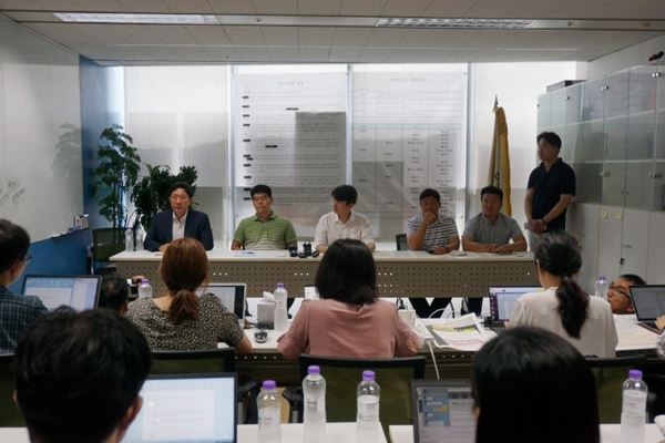 8월8일 MBC블랙리스트 관련 문건을 폭로하는 기자들(사진 : 전국언론노동조합 문화방송본부)