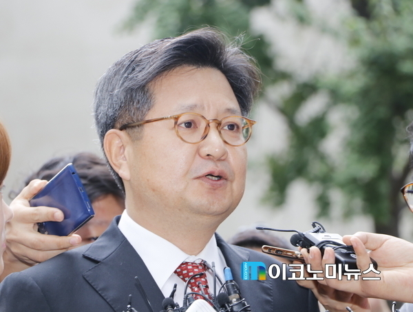 지난 5일 고용노동부 서울서부지청에 자진출석한 김장겸 사장(사진 : m이코노미 사진db)