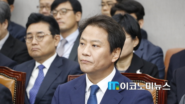 국회 운영위 국정감사에 출석한 임종석 비서실장(사진 : 김선재 기자)
