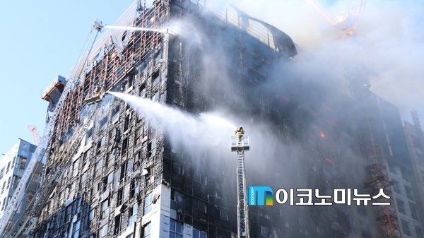 지난 3월 dmc에서 발생한 화재 (사진 : m이코노미 사진DB)