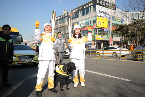 6일 용인시를 달리고 있는 평창올림픽 성화(사진 : 2018 평창 동계올림픽대회 성화봉송 사이트)