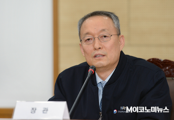 백운규 산업통상자원부 장관 <사진 : 산업통상자원부>