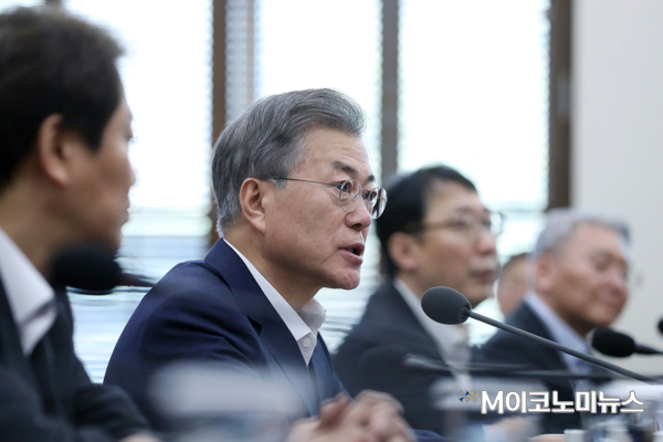 26일 수석보좌관 회의를 주재한 문재인 대통령(사진:청와대)