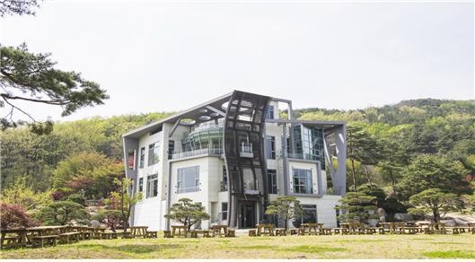 북한산 휴먼마이크로바이옴센터 전경