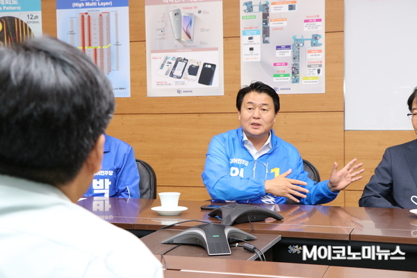 8일 오전 임병택 시흥시장 예비후보는 시화공단내 기업들을 방문해 "기업하기 좋고, 노동자가 살기 좋은 시흥시를 만들겠다"면서 지지를 호소했다.