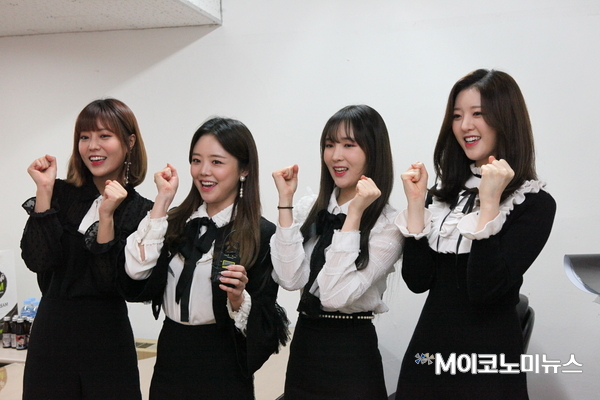 M이코노미뉴스와 인터뷰 중인 걸그룹 리브하이 <사진 : 김선재 기자>