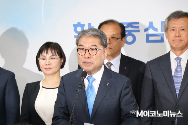 이재정 경기도 교육감 후보가 13일 치러진 '6·13 지방선거'에서 당선이 확실시되고 있다. 이로써 이 후보는 경기도 교육감 연임에 한발짝 더 다가섰다. / 사진 : M이코노미뉴스 DB