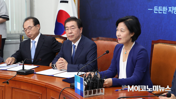 15일 국회 당대표회의실에서 열린 ‘나라다운 나라, 든든한 지방정부 실현을 위한 국민과의 약속 선포식’에서 모두발언하는 추미애 더불어민주당 대표 / 사진 : 더불어민주당