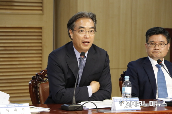 김우상 연세대 정치외교학과 교수(좌)와, 고유환 동국대 북한학과 교수(우) <사진 : 박종호 기자>