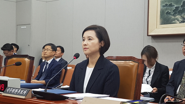 19일 국회 교육위원회에서 열린 인사청문회에 참석해 담담한 표정을 짓고 있는 유은혜 부총리 겸 교육부 장관 후보자 <사진 : 박홍기 기자>