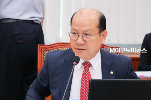 자유한국당 이종명 의원 <사진 : 박종호 기자>