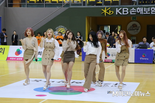 3일 오후 경기도 의정부체육관에서 '스타와 함께하는 희망농구' 대회에 참석한 선수들이 경기를 펼치고 있다. <사진 : 문장원 기자>