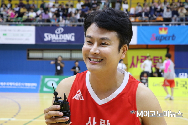 3일 오후 경기도 의정부체육관에서 '스타와 함께하는 희망농구' 대회에 참석한 개그맨 정철규. <사진 : 문장원 기자>