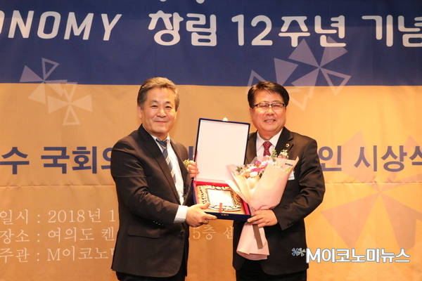 조광희 경기도의회 의원(우)과 조재성 M이코노미뉴스 대표이사(좌) / 사진 : 박홍기 기자