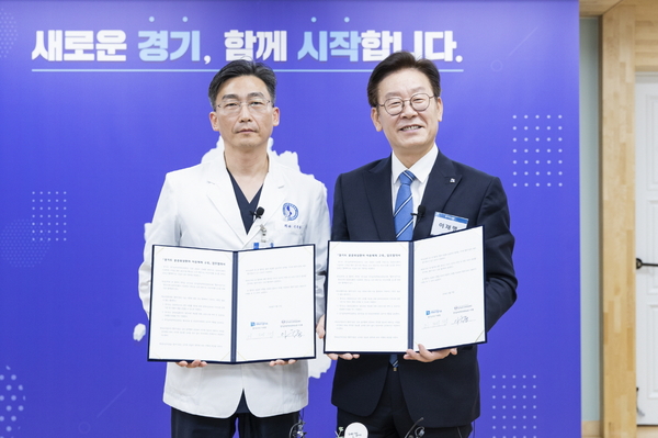 이재명 경기도지사(우)와 이국종 경기남부권역외상센터 소장(좌) / 사진 : 경기도