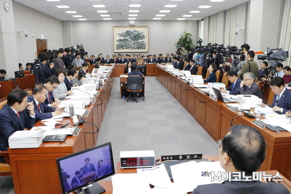 지난달 6일 국회에서 대통령 비서실, 국가안보실, 대통령 경호처에 대한 국회 운영위원회 국정감사가 열렸다.