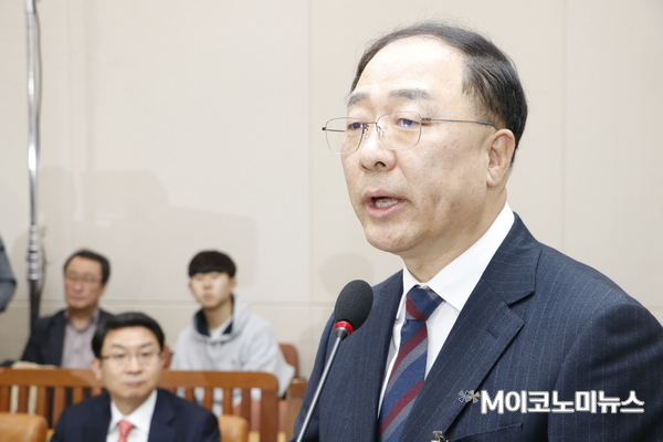 모두발언하는 홍 후보자