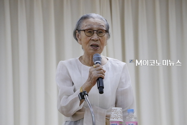 2018년 8월14일 '제6차 세계 일본군 위안부 기림인 국제 심포지엄'에서 발언하는 김복동 할머니