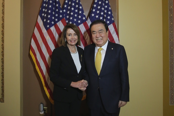 낸시 펠로시(Nancy Pelosi) 하원의장(좌)과 문희상 국회의장(우) / 사진 : 국회
