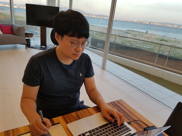 사진 : 만화가 윤서인씨 페이스북