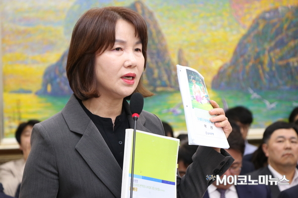 김근아 보암모 공동대표(2018년 10월12일 국회 기획재정위원회 국정감사 증언 모습)