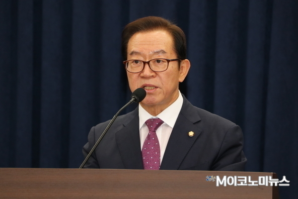 이종배 자유한국당 의원이 29일 국회에서 열린 자동차 튜닝산업 활성화 토론회에 참석해 개회사를 하고 있다. <사진 : 김선재 기자>