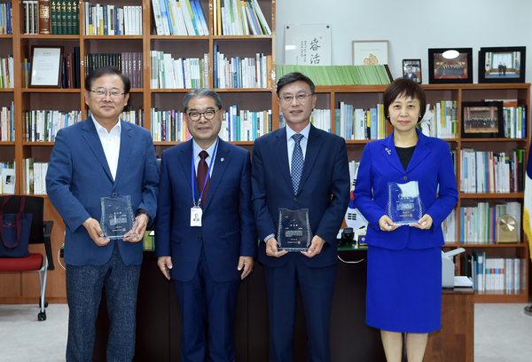 좌로부터 이종호 평택부시장, 이재정 경기도교육청 교육감, 정하영 김포시장, 조정아 구리부시장<사진 : 경기도교육청>