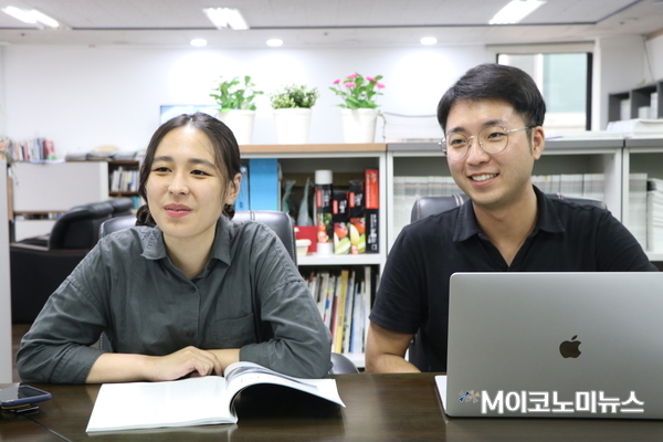 블록체인 기반 연구노트 서비스를 선보인 스타트업 '레드윗' 김지원 CEO(좌), 김종민 CMO(우)