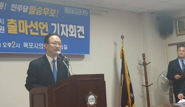 배종호 세한대 교수가 기자회견을 하고 있다. <배종호 세한대 교수 페이스북 캡쳐>