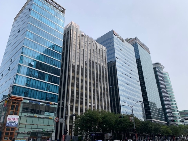 서울 강남대로 오피스 빌딩 전경 <사진 : 상가정보연구소 제공>