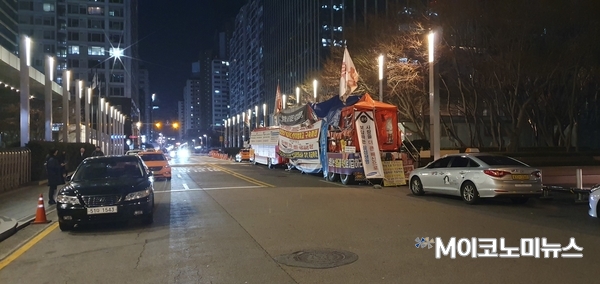 보암모가 삼성생명 본사 앞에 설치한 컨테이너박스