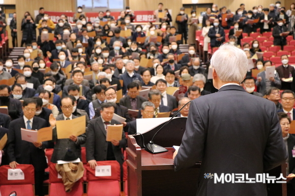 이날 사립초·중·고, 사립전문대학, 사립대학 이사장과 관계자들은 토론회에 이어 ‘미래 선진 사학을 위한 사학인의 다짐과 촉구’ 성명서를 발표했다.