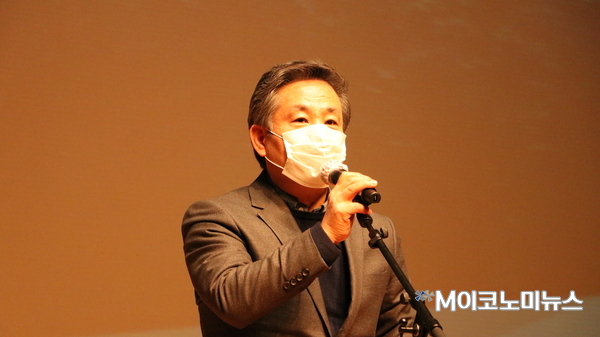 제3회 미사리 음악영화제에 참석한 조재성 경기도영상위원회 위원장이 축사를 하고 있다. / 사진 : 문장원 기자