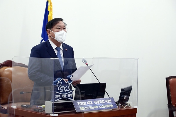 김태년 더불어민주당 당 대표 직무대행 겸 원내대표가 8일 오전 화상으로 열린 의원총회에서 모두발언을 하고 있다. <사진 - 더불어민주당>