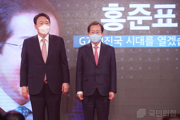 윤석열 국민의힘 대선 후보(왼쪽)와 홍준표 의원 / 국민의힘 제공