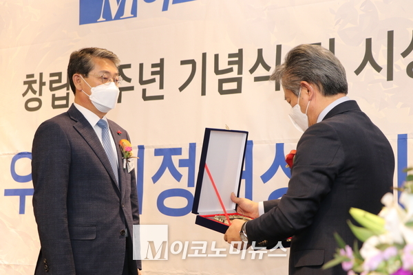 (왼쪽부터) 김순호 구례군수, 조재성 M이코노미뉴스 대표이사
