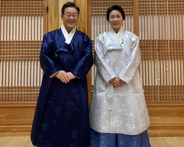 이재명 더불어민주당 대선 후보와 배우자 김혜경씨 / 이 후보 페이스북 제공
