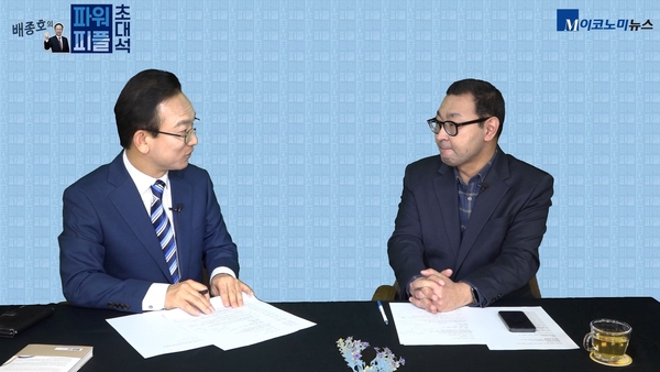 배종호 앵커(왼쪽)와 최영일 시사평론가(오른쪽)