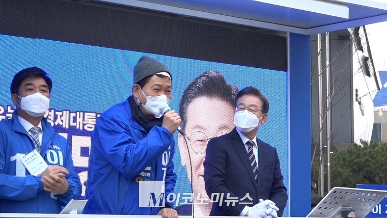 송영길 더불어민주당 대표(가운데) <사진 : M이코노미DB>