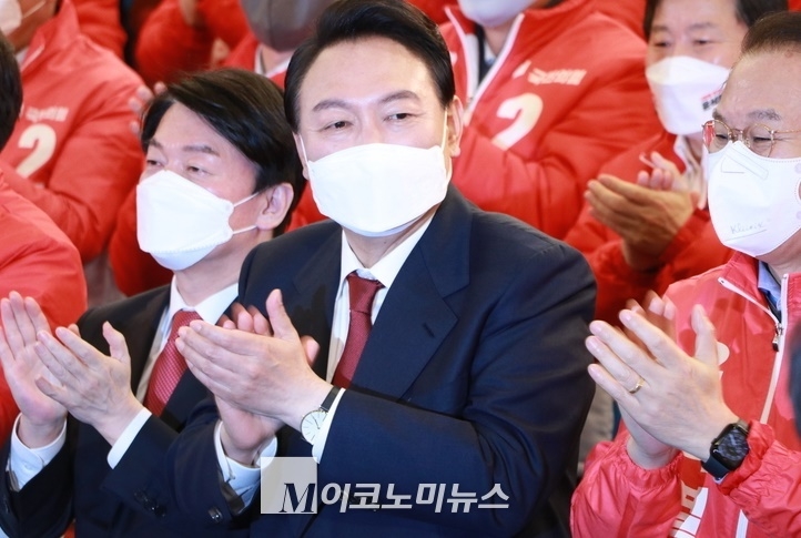왼쪽부터 안철수 국민의당 대표, 윤석열 당선인, 권영세 의원