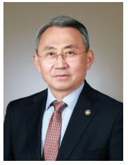 모종화 본지 편집위원<br>
전 병무청장 <br>
전 한국방위산업진흥회 상근부회장<br>
전 1군단장, 육군인사사령관, 합동군사대학교 총장<br>
육군사관학교, 서영대학교, 한국뉴욕주립대 초빙/석좌 교수<br>
