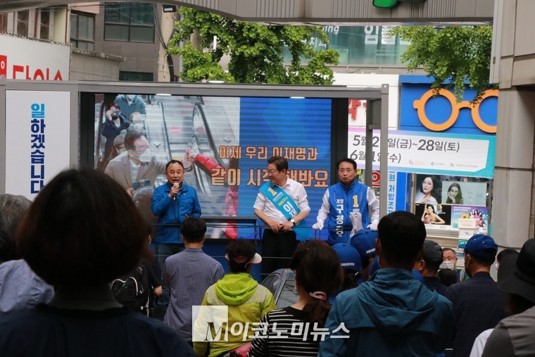 개그맨 서승만이 이재명 더불어민주당 총괄선거대책위원장의 지지를 호소하고있다.