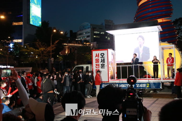 오세훈 국민의힘 서울시장 후보 지지 연설을 하는 이준석 국민의힘 대표