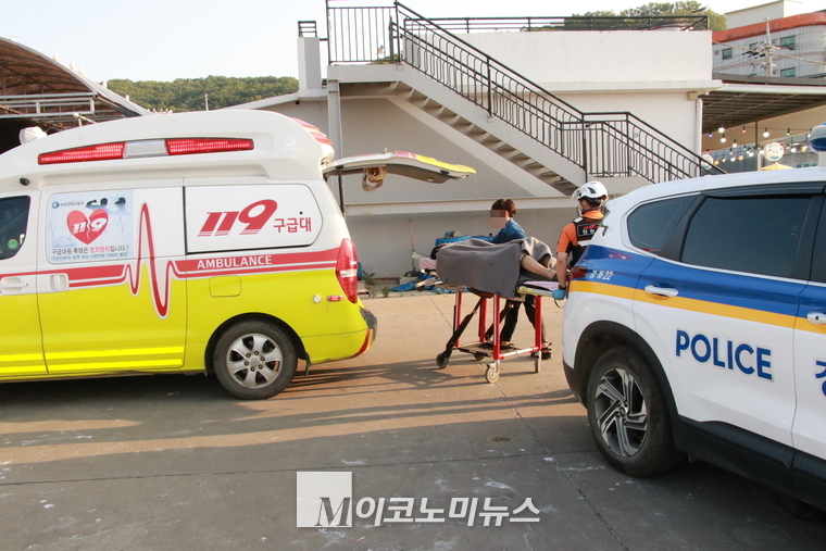 11일 오후 6시20분경 한 관광객이 경찰과 구급대원에 의해 구조되었다