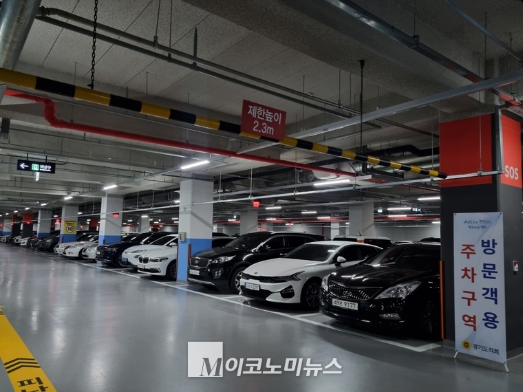 사진/ 경인 최재우 기자 - 경기도청 신청사 민원인 주차공간 