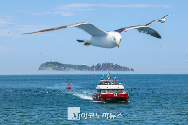 해려도를 오가는 관광선 